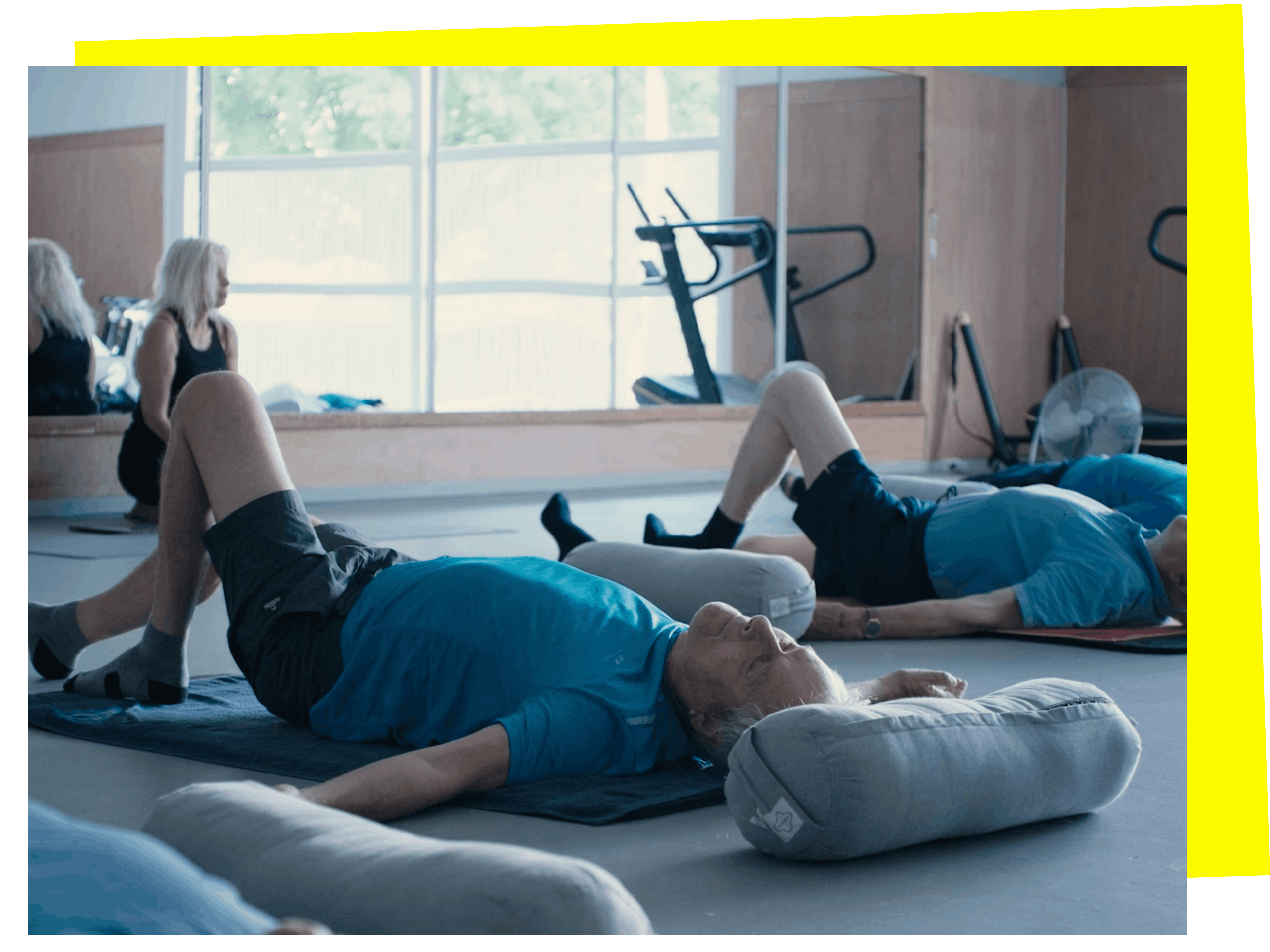 personal training in groepslessen die lijken op yoga